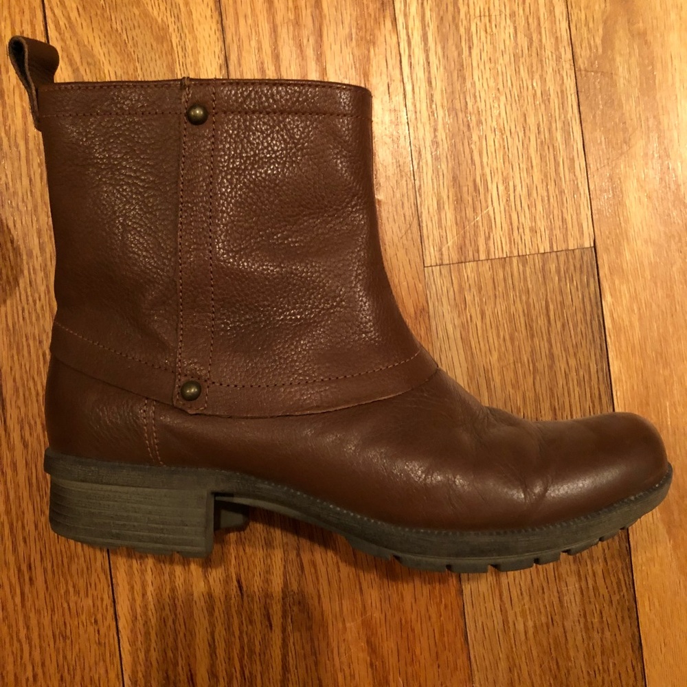 Clarks brown boots
